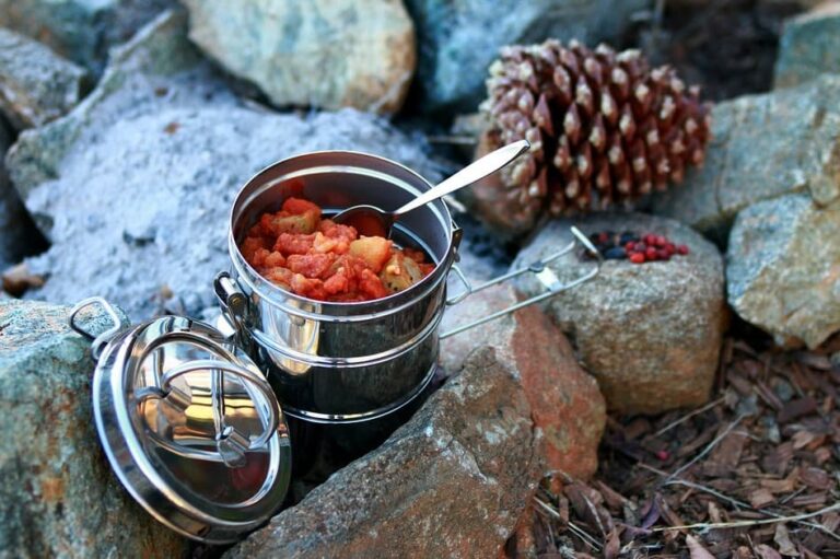 How to keep food cold while camping